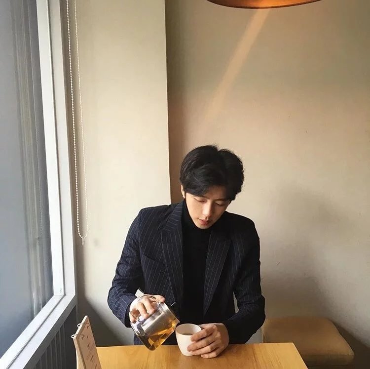 左枝华妮