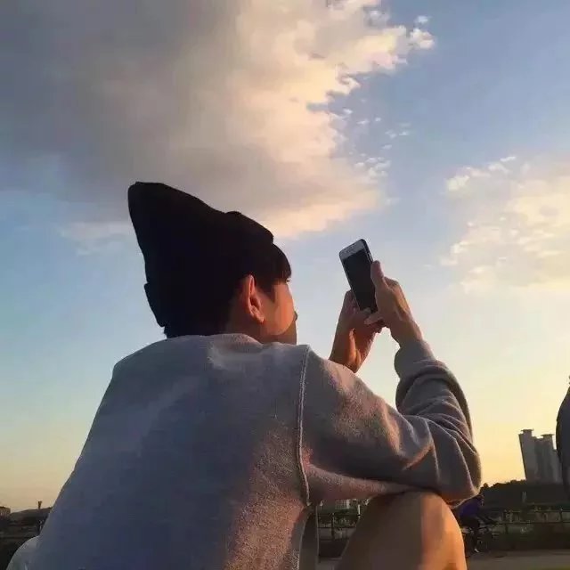 上官生媚玲